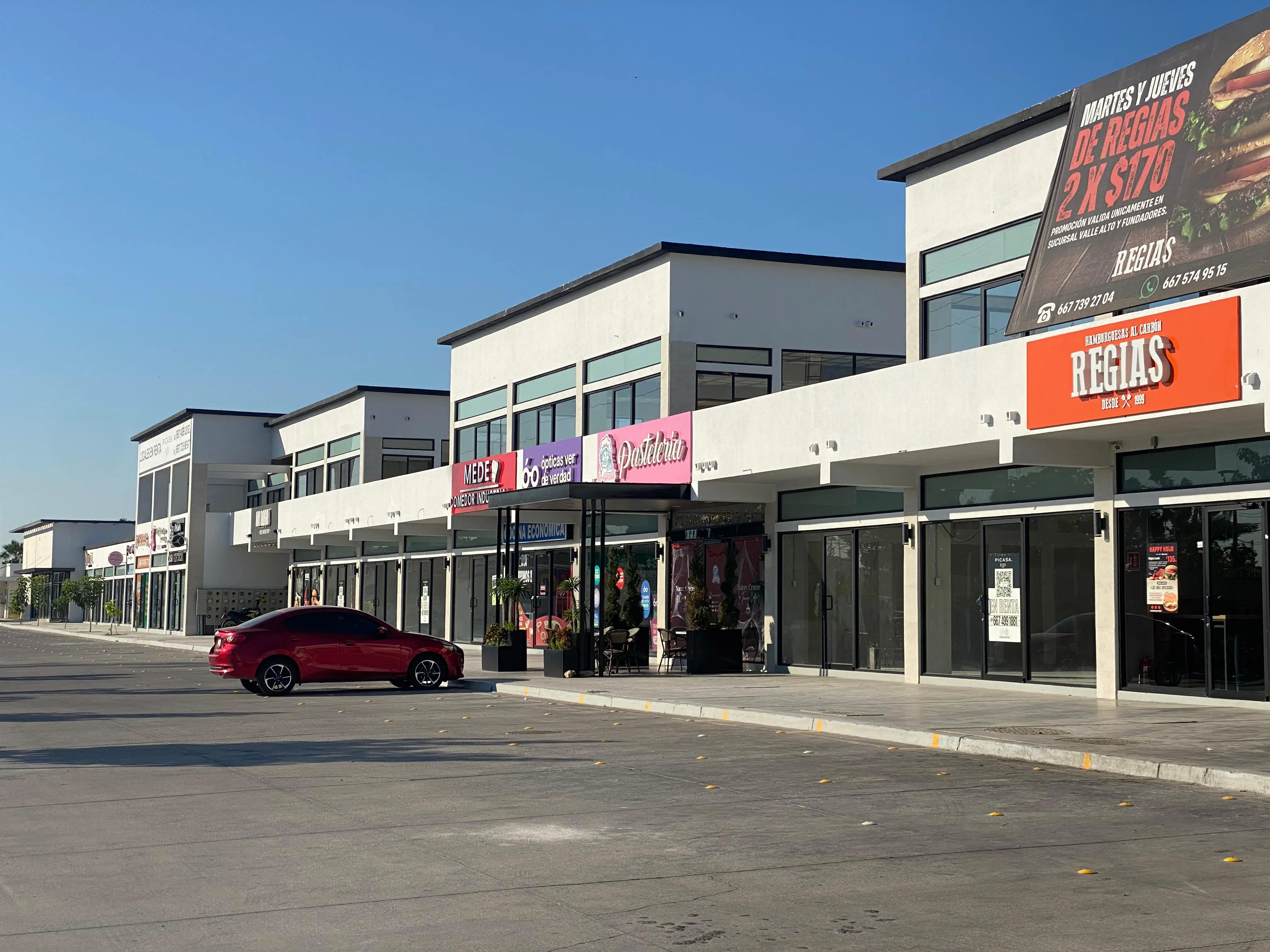 Plaza Fundadores 4